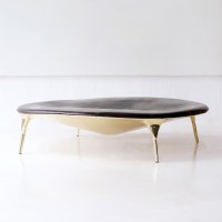 <a href=https://www.galeriegosserez.com/gosserez/artistes/loellmann-valentin.html>Valentin Loellmann </a> - Brass - Coffee table